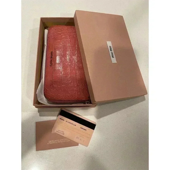 Miu Miu Women's Pink Zip-Around Wallet Crocodile Embossed Leather - Picture 11 of 12